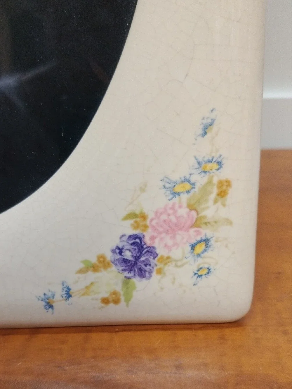 Vintage Cottagecore Ceramic Floral Oval Picture Frame With Lots Of Creasing